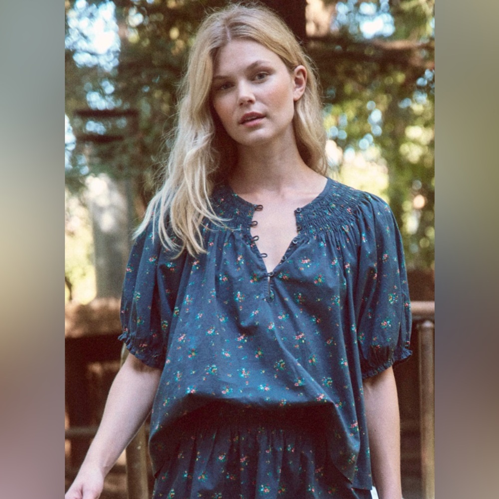 THE GREAT Sleep. The Smocked Top in Navy Posy Floral. Size 1 - Picture 2 of 5